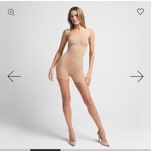 NWOT Skims strapless shortie bodysuit